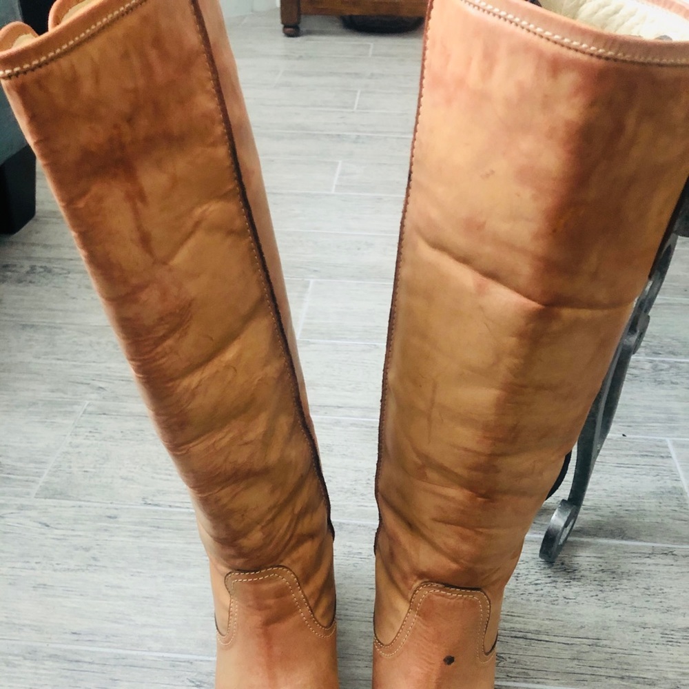 Coach boots size 8 hardly worn. - Picture 2 of 4